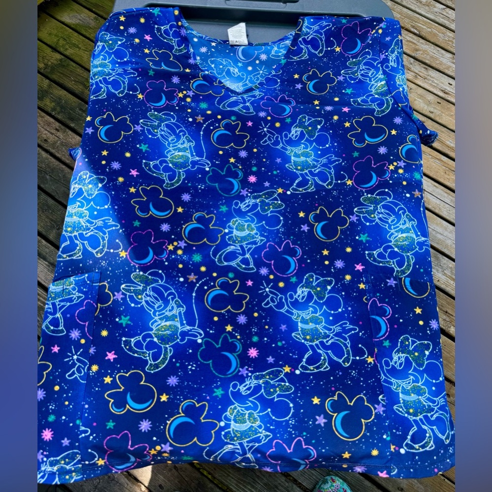 Minnie Mouse Scrub top
